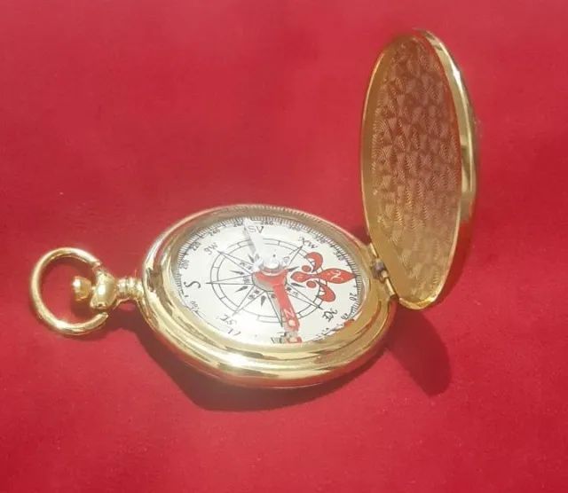 Bússola Dourada Estilo Relógio Antigo