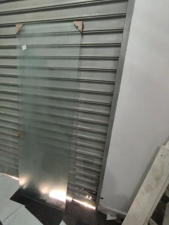 Vidro FIXO pontilhado com furos 1,95x65 NAO ENTREGO  - Foto 2