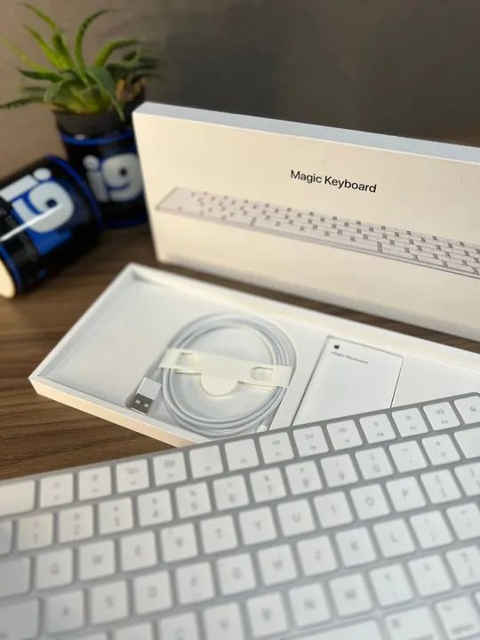 Teclado Apple  Magic Keyboard Model A1644 Cor branco Acompanha caixa E cabo  - Foto 3