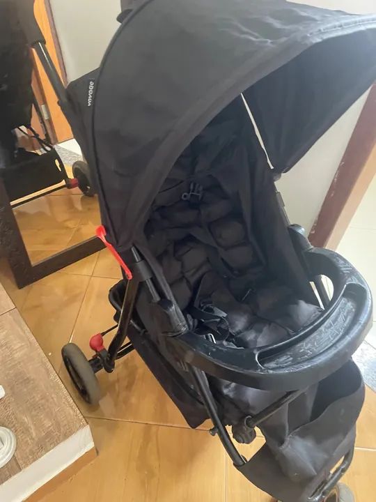 Carrinho de Bebê Preto Usado