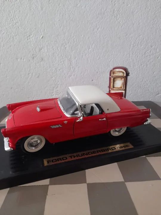 Miniatura de carro 1:18 Ford Thunderbird rias tough - Brinquedos e