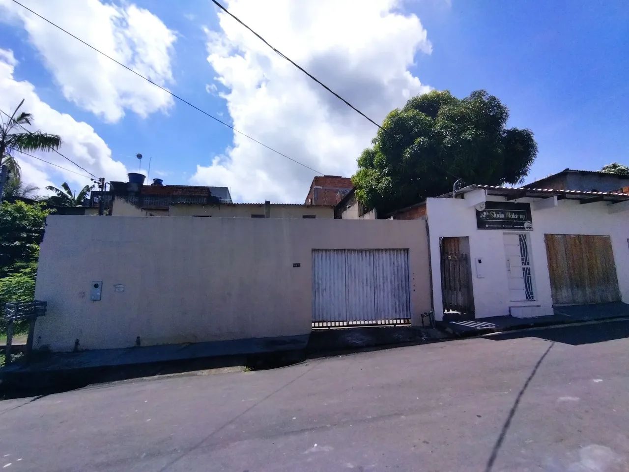 //Casa no Cidade Leste - quintal e garagem 