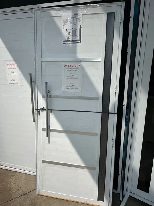 PORTA LAMBRIL 210X80 COM PUXADOR, VIDRO E FRISO ALUMÍNIO BRANCO LINHA 25