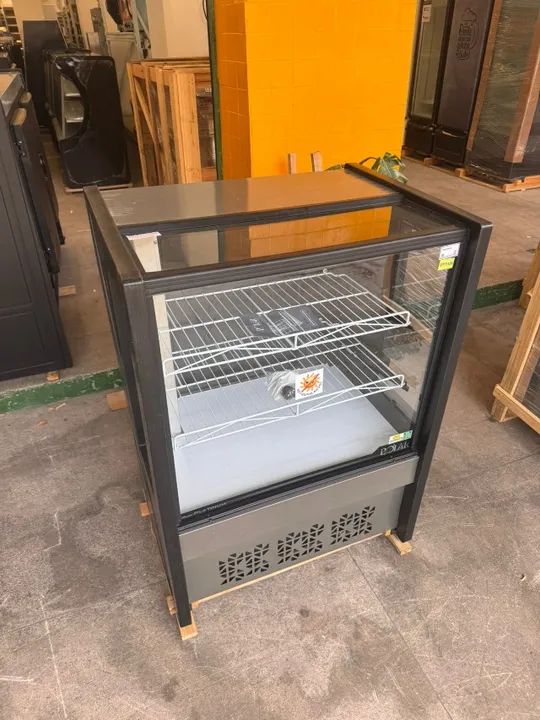 Balcão refrigerado para tortas e sobremesas - tamanho 0,80 cm - polar refrigeração  - Foto 2