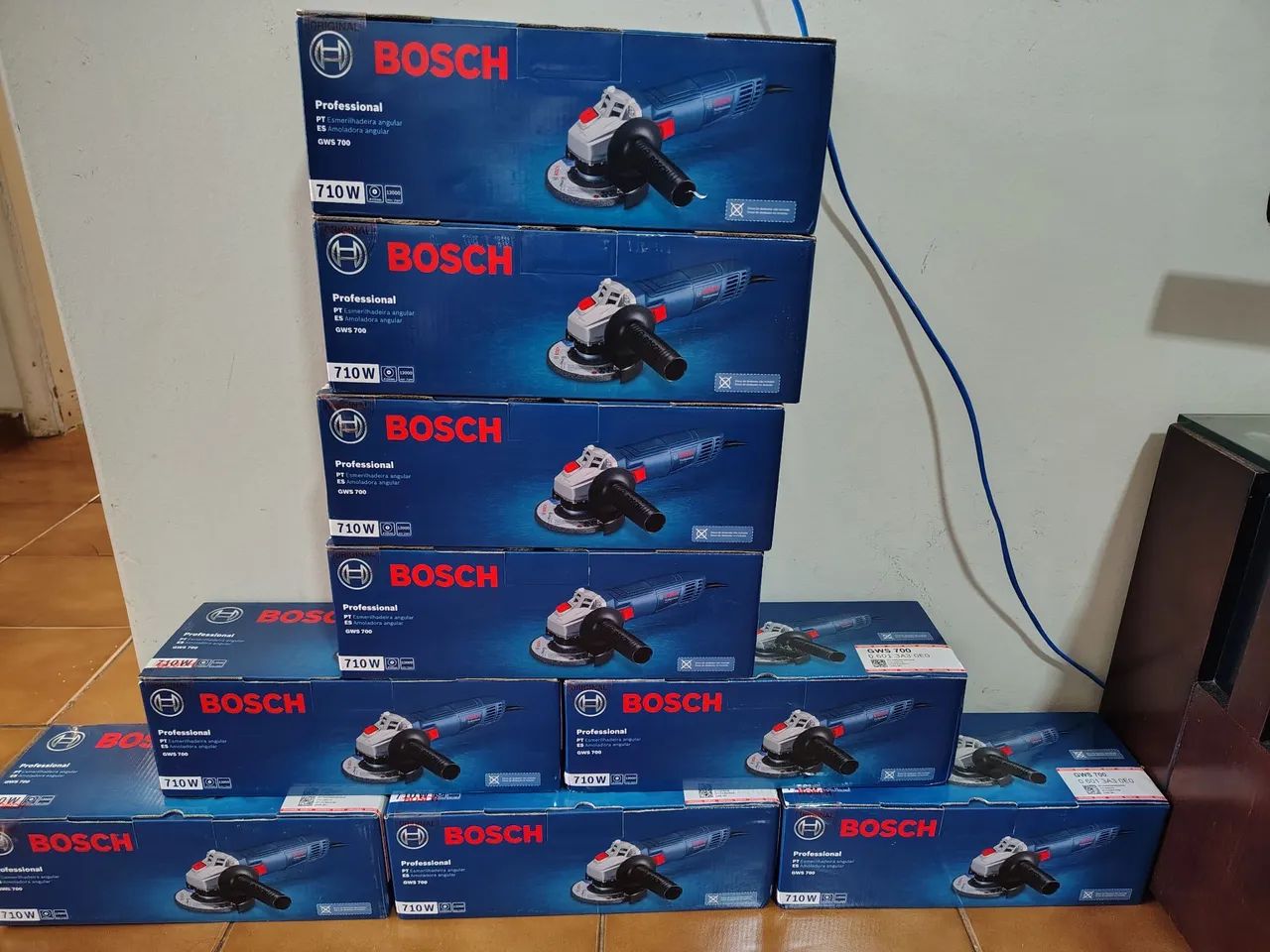 Esmerilhadeira Angular Bosch GWS 700 - Nova
