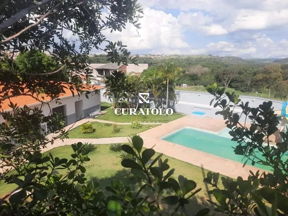 Viva com conforto no melhor de Salto! Casa em condomínio fechado com 2 Dorms e 2 vagas com