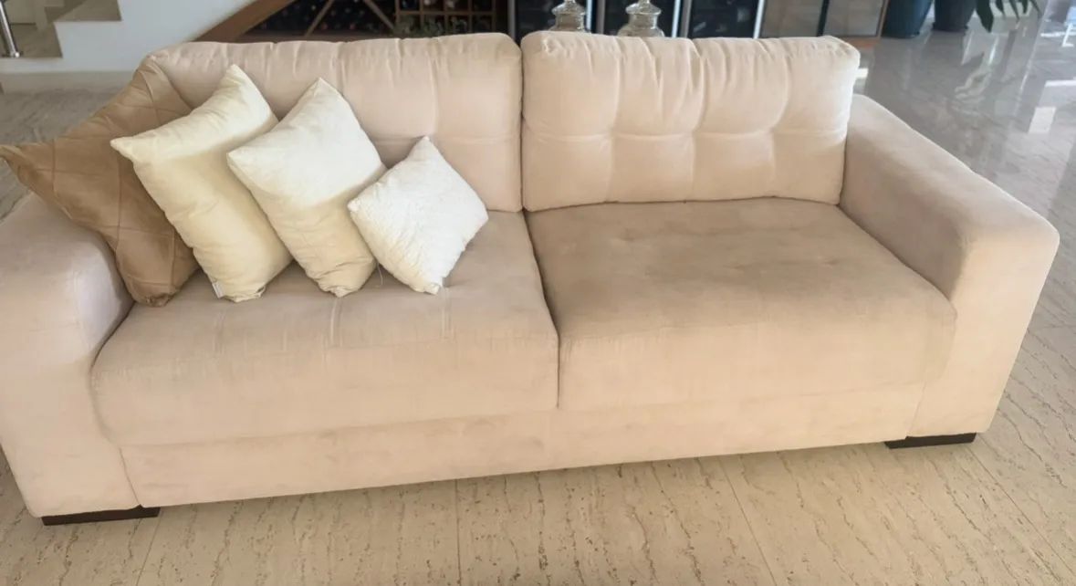 Sofa 3 lugares tecido bege 2,10cm