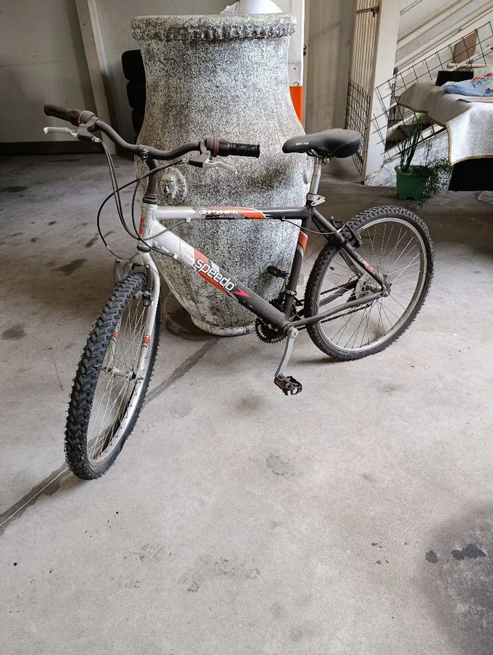Bicicleta aro 26 /18 marchas  POUCO USO 