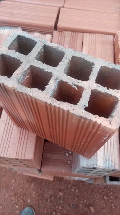 Tijolo 8 furos direto de fabricar entregamos de 3 a 8 milheiro frete grátis