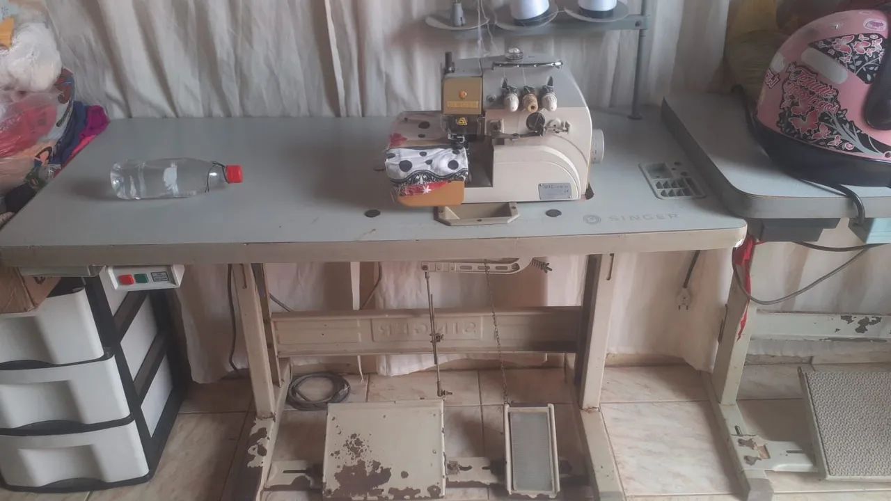 Maquina overlock  - Foto 2