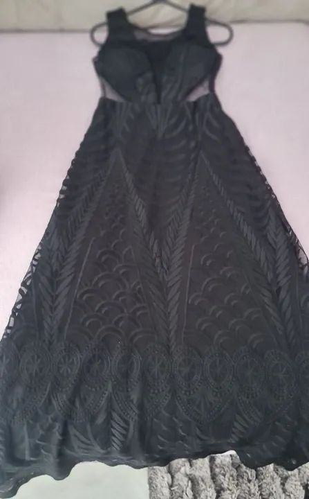  Belíssimo Vestido Longo Preto com Detalhes em Renda e tule  - Foto 5