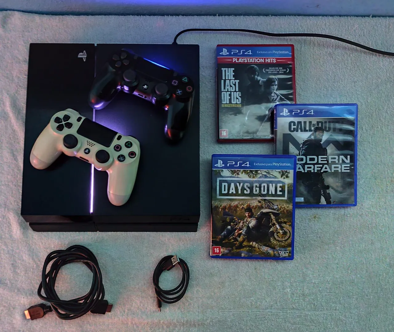 PS4 com 3 Jogos Incríveis + 2 Controles