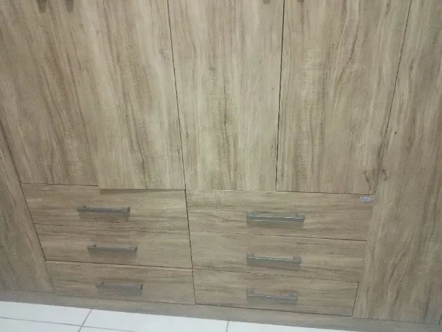 Vendo Roupeiro seminovo 