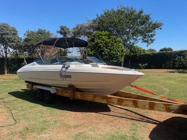 Lancha Ventura 220 motor Evinrude E-Tech 150