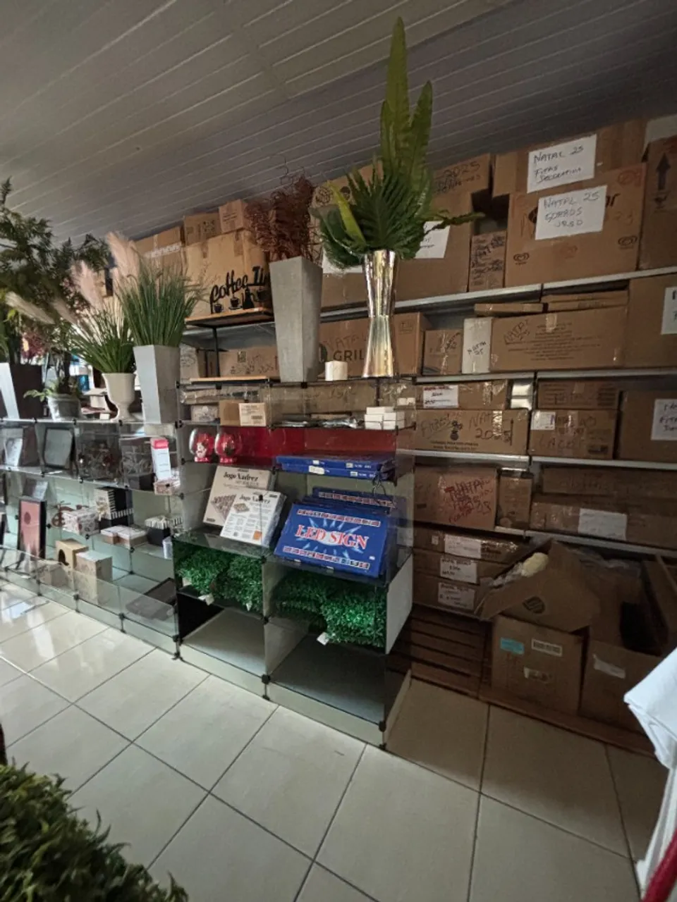 instalação e mercadoria loja