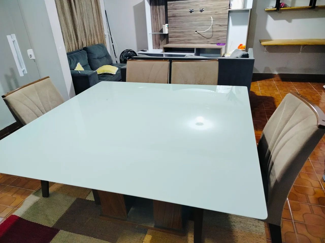 Mesa de Jantar em Madeira com Tampo de Vidro - Foto 2