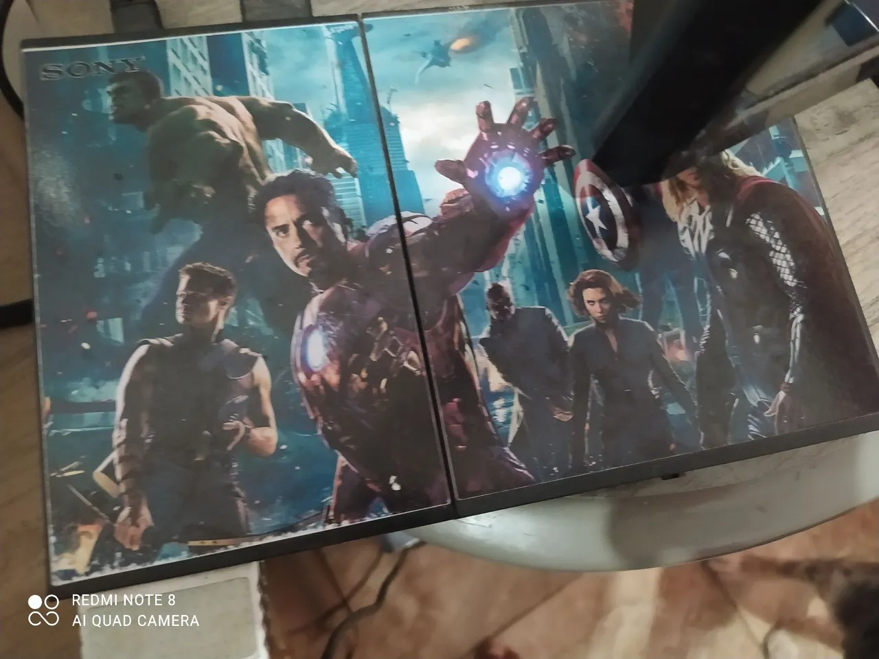 Playstation 4 com Skin dos Vingadores