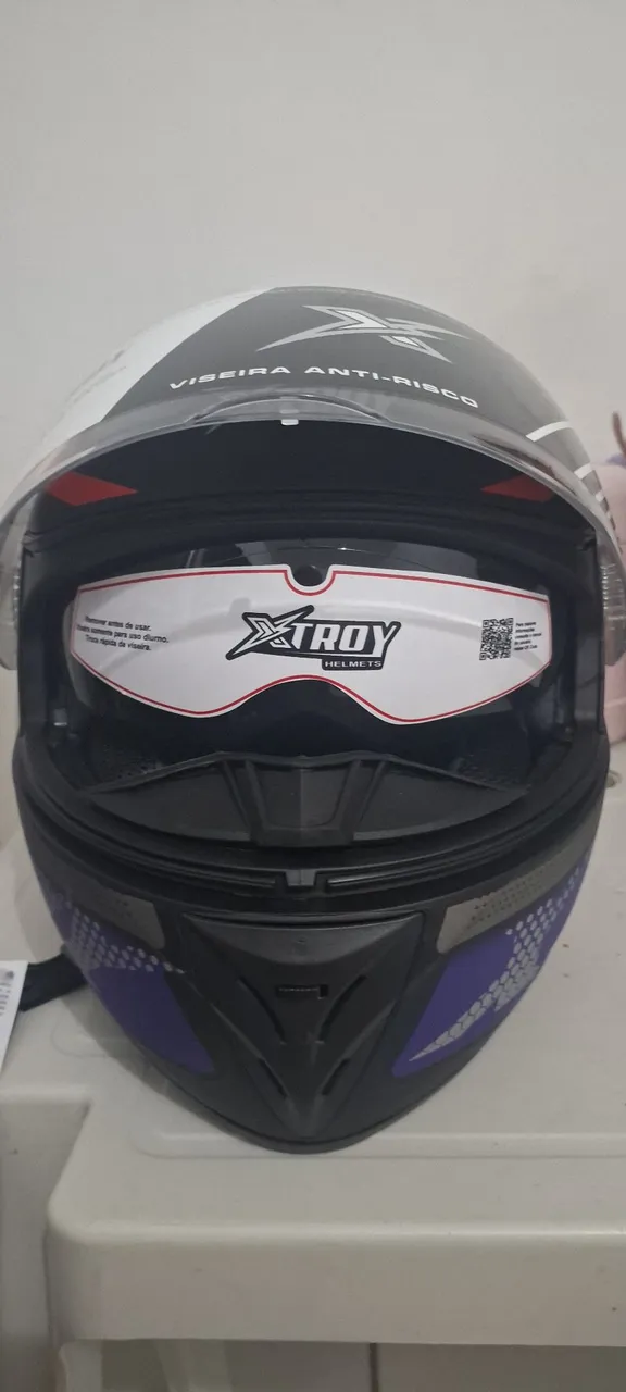 Capacete X-Troy com viseira anti-risco