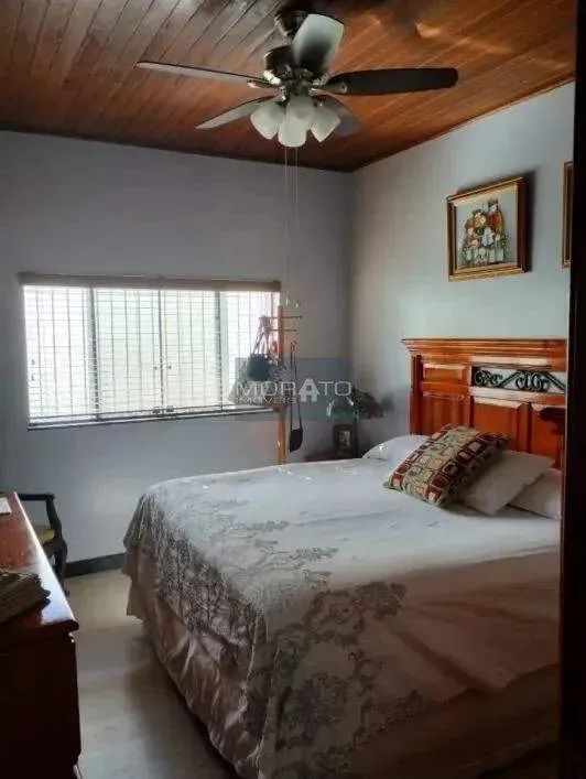 Casa Rústica Exuberante com Espaço Comercial Anexo em Contagem. - Foto 4