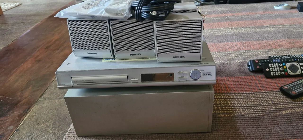 DVD home teather Philips hts3090 completo 5 caixinhas 1 subwoofer controle. Nao tem hdmi - Foto 2
