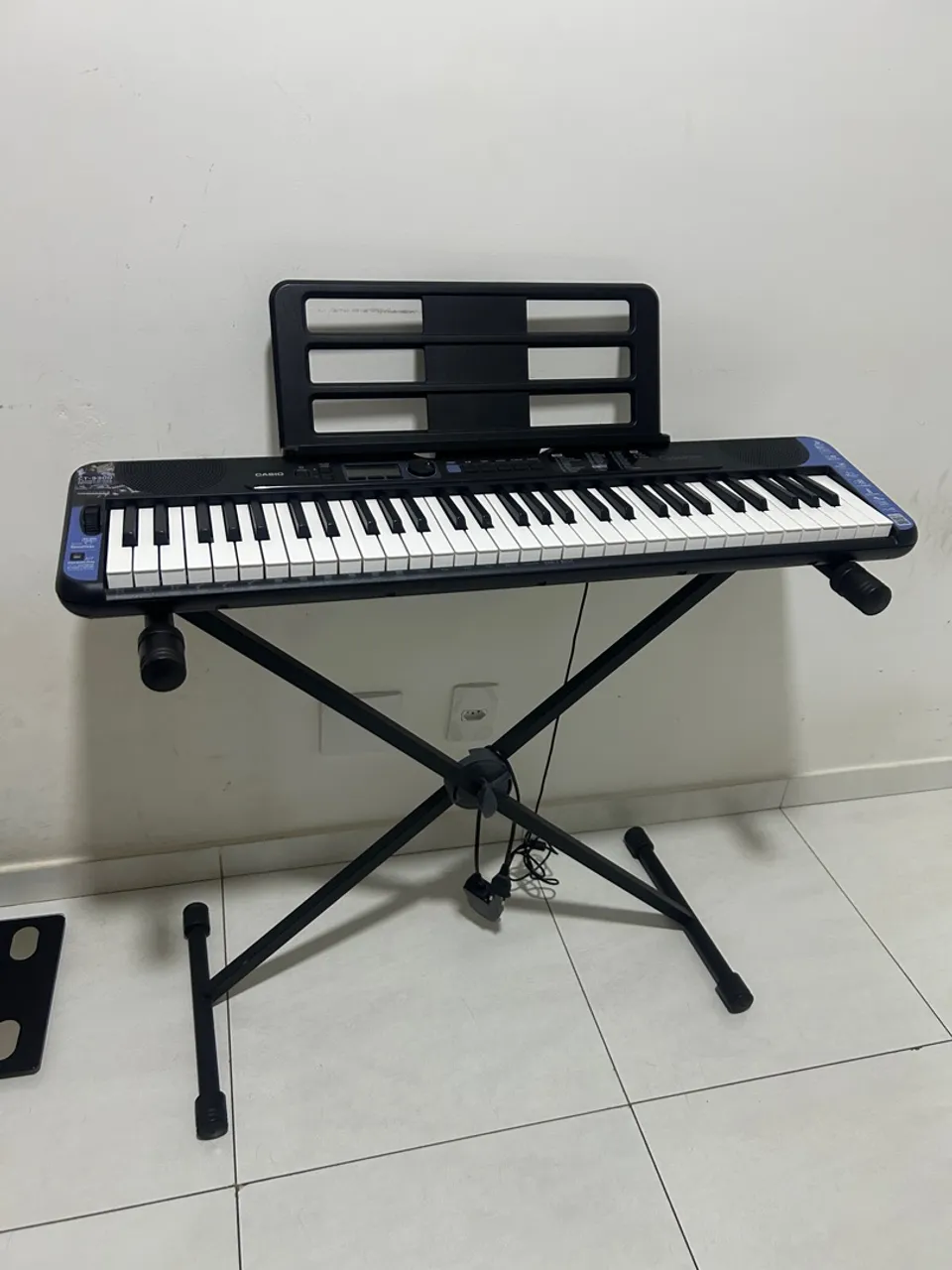 Teclado Casio com Suporte