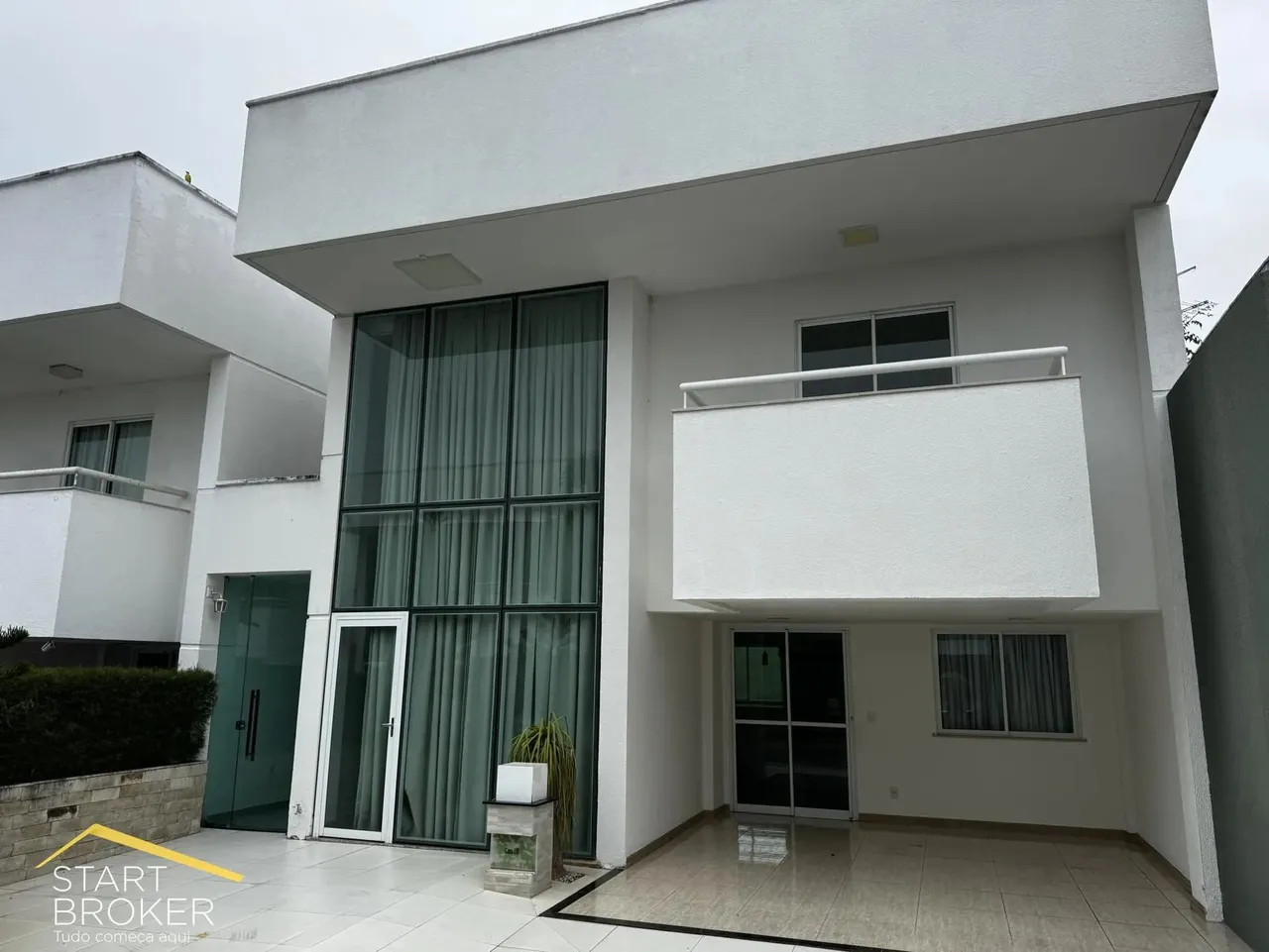 Casa de Condomínio com 4 Quartos e 4 banheiros à Venda, 181 m²