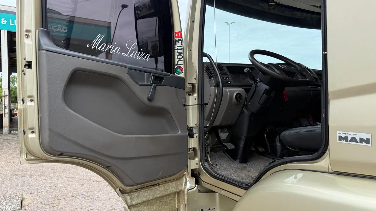 VOLKSWAGEN 24-280 6x2 ano 2013 Baú - Foto 6