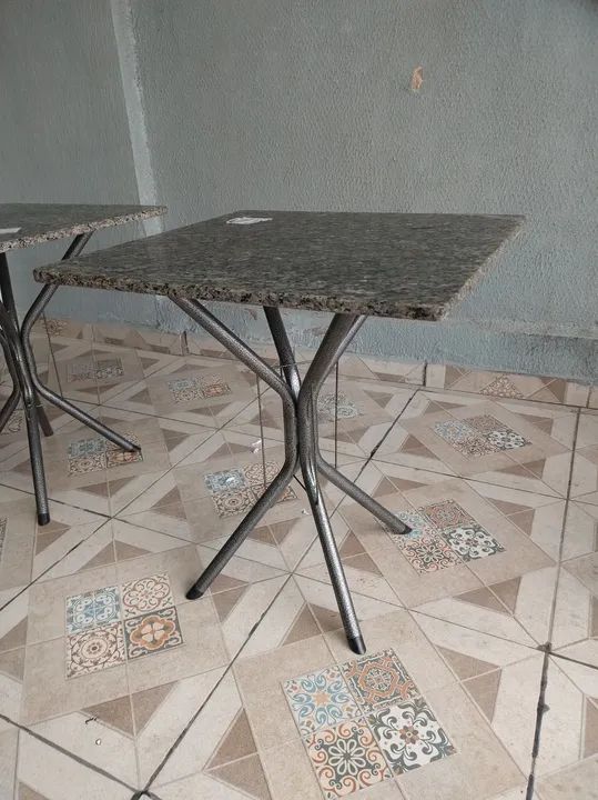 Mesa de granito com base em ferro 70x70 cm  - Foto 4
