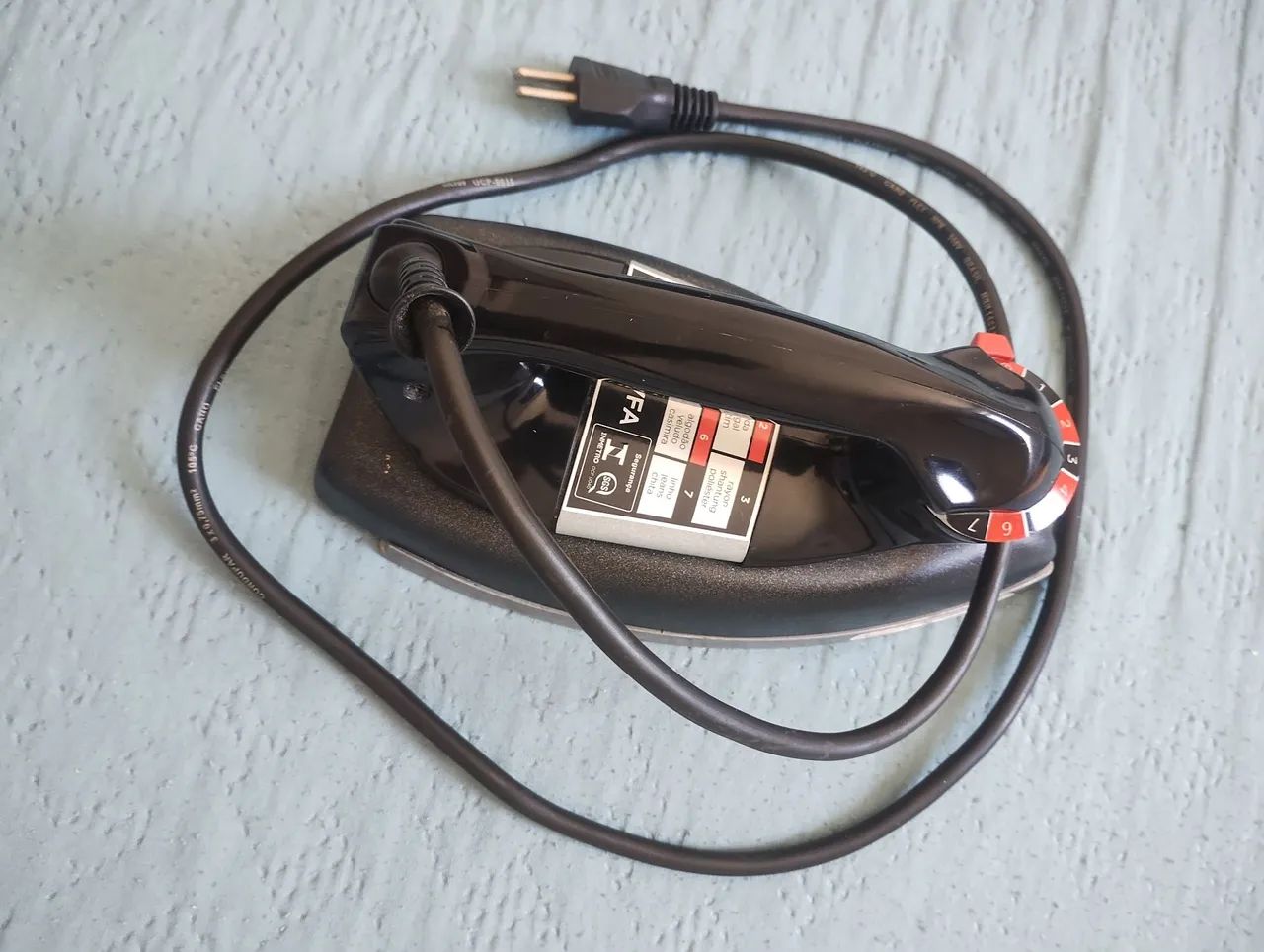 TROCO: Sanduicheira Cadence e Ferro de Passar Roupa Black+Decker 110v por 220v - Foto 3