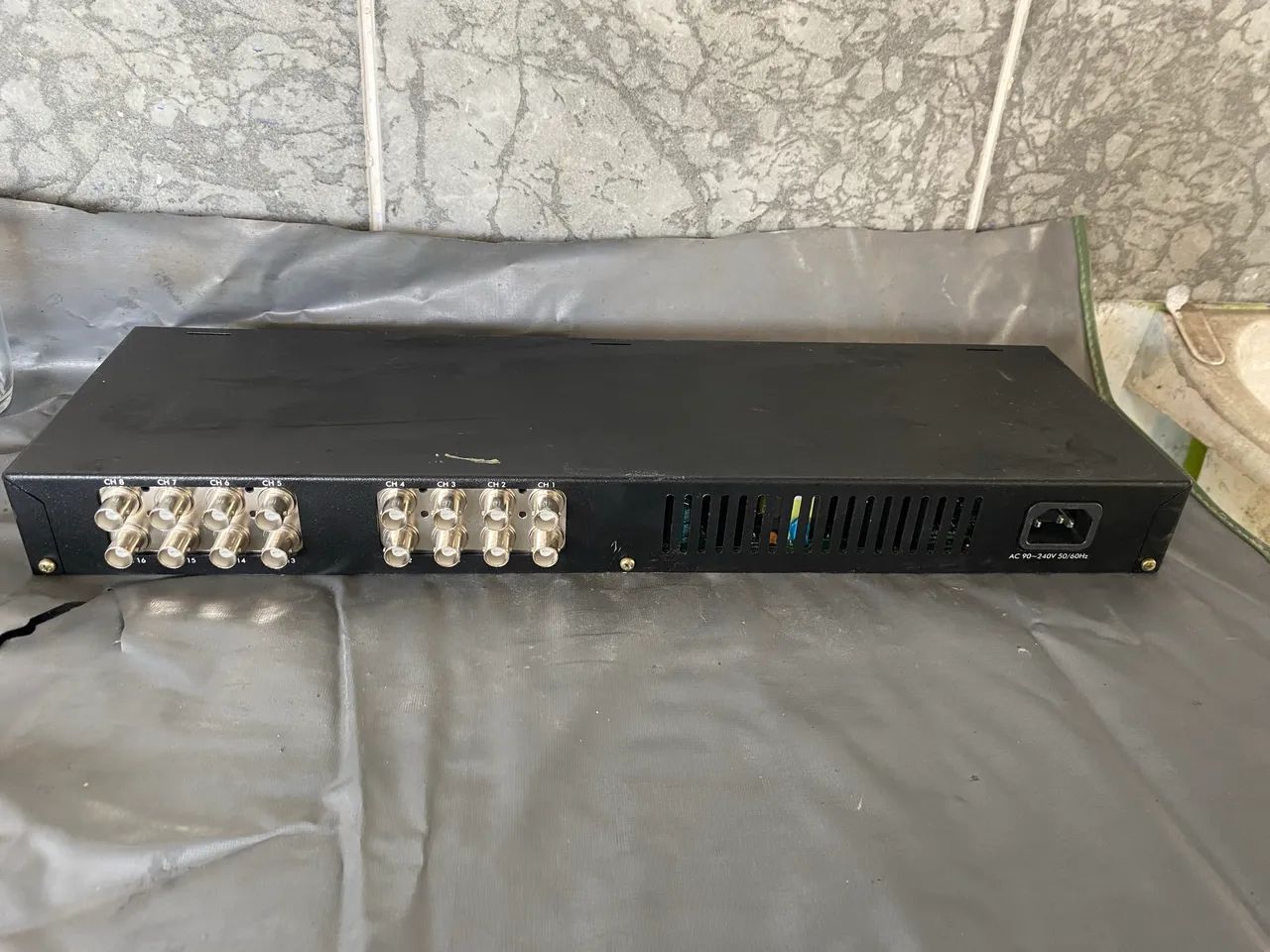 Power Balun 16 Canais Full Hd C/alimentação VBP A16C Intelbras Cor Preto
