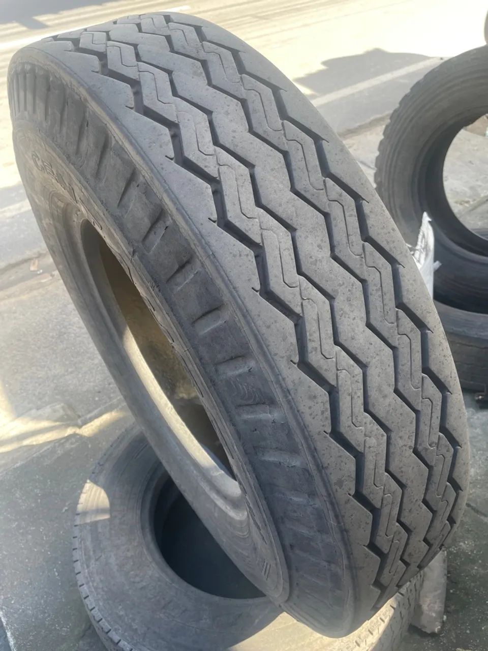 Pneus 1000X20  Pneu 1000X20  Pneus 1000R20 Pneus 1000/20  Pneus 1100X22  Pneus usados  - Foto 5