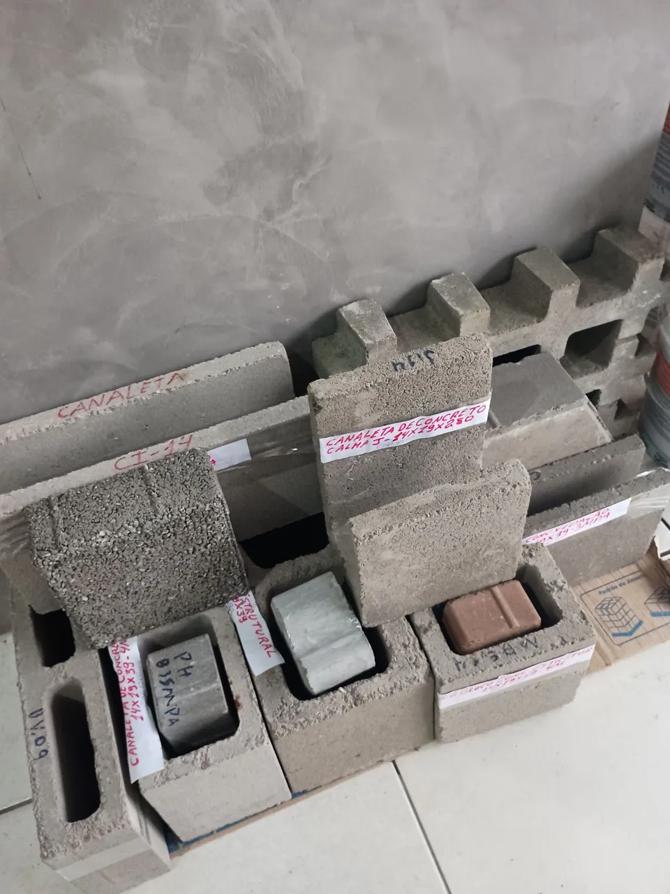 Blocos e Canaletas de Concreto para Alvenaria