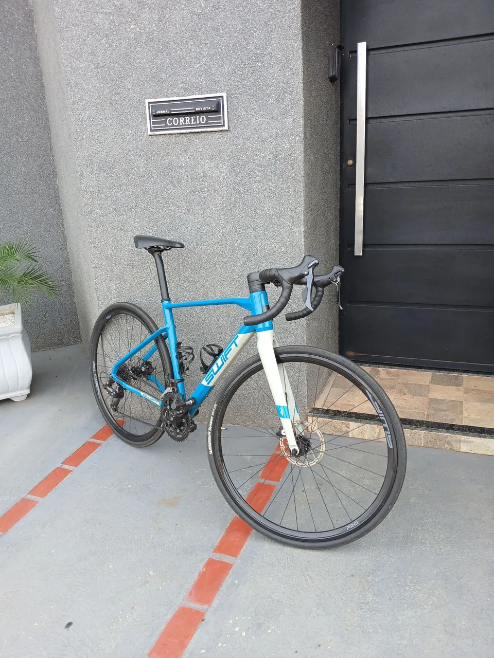 Bicicleta Swift Carbon Road Bike gravel.