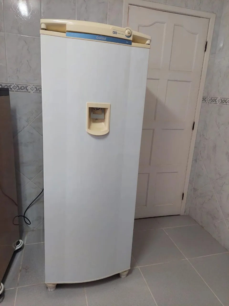 Geladeira Consul com Dispenser de Água