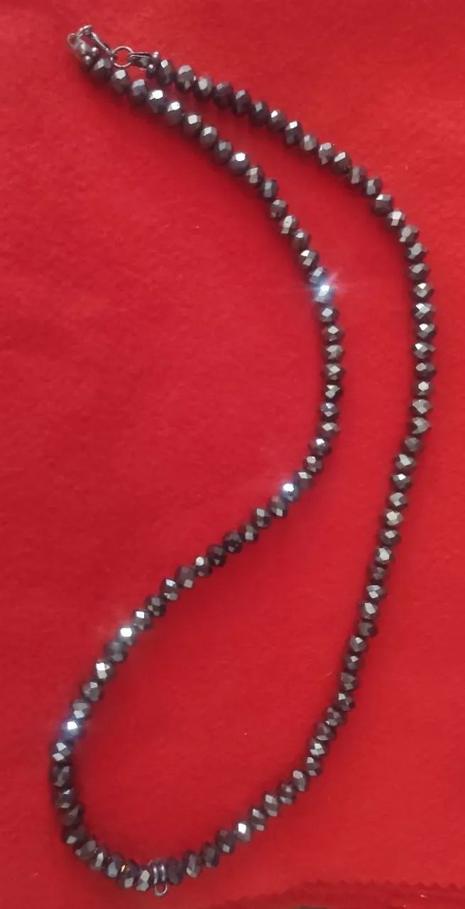 Colar de contas preto - elegante e moderno