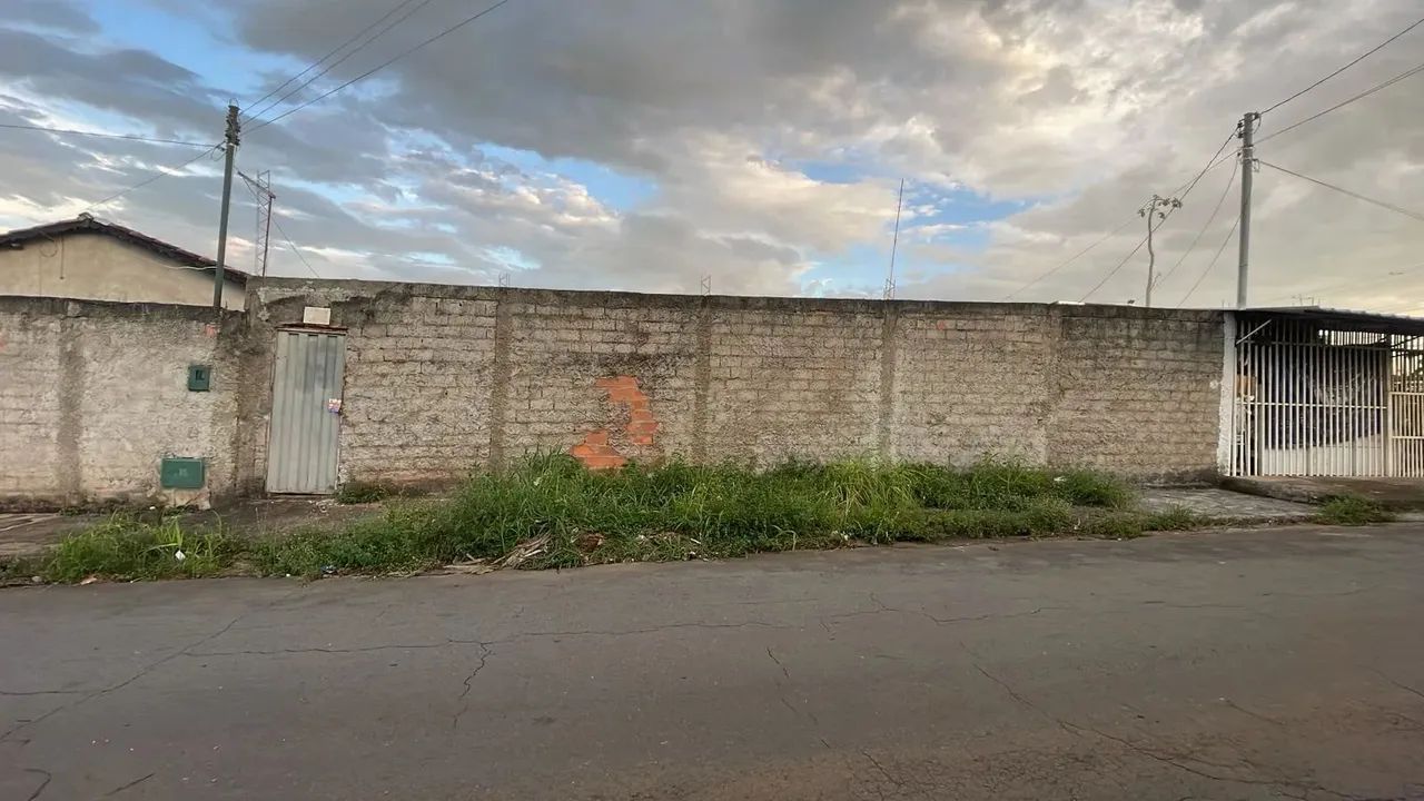 Lote 453,04m² (Murado, Asfalto, Agua e Esgoto) Sitio Santa Luzia