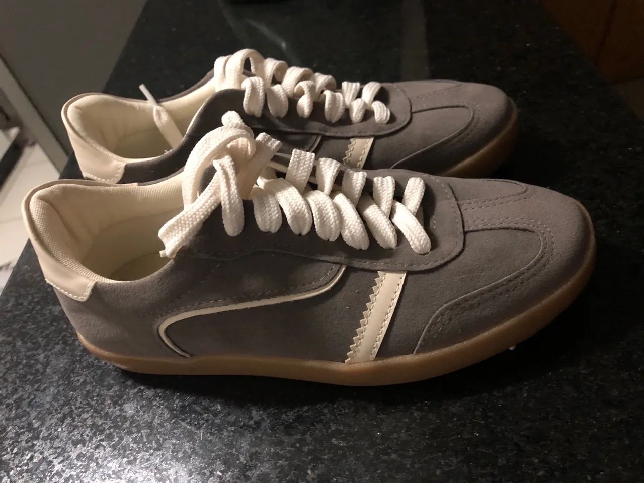 Tênis NOVO, número 35, marca Satinato - Foto 4