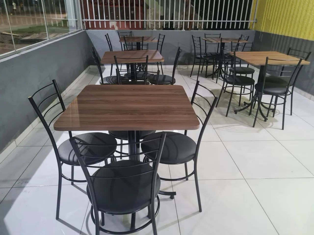 Cadeiras e Mesa para Restaurante