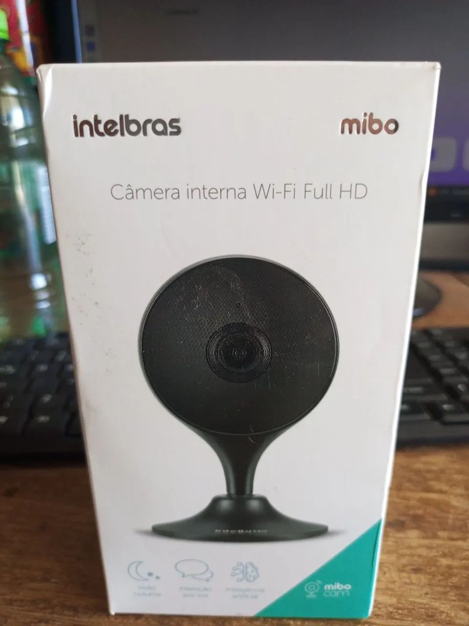 Câmera interna mibo Intelbras na caixa