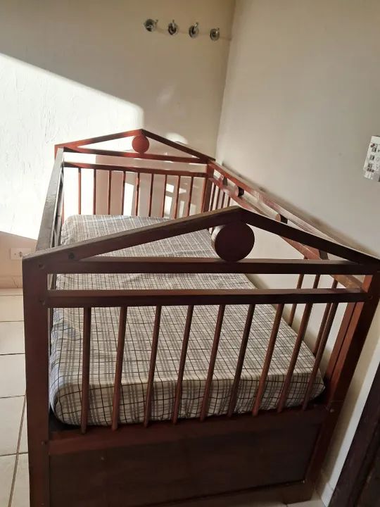 Berço Vintage com gavetas e colchão - Foto 2