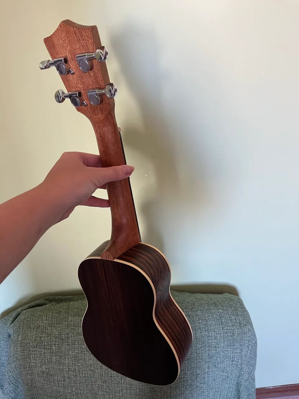 Ukulele na caixa e com capa  - Foto 2