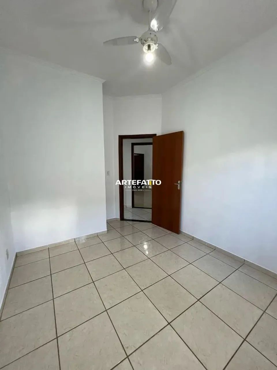 Vende-se Casa de Esquina Primeiro Quarteirão do Polo - Foto 2