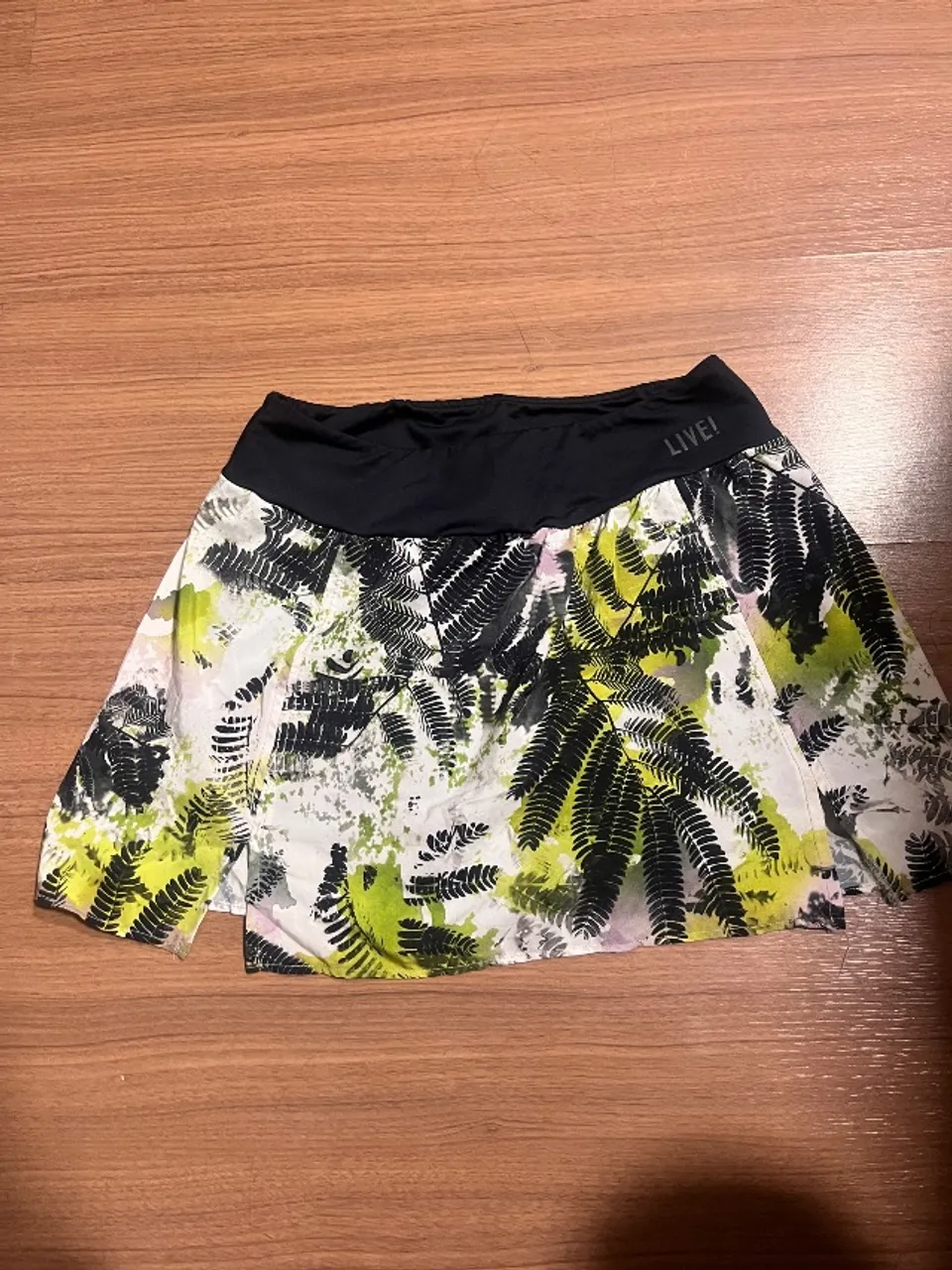 Short e saia live