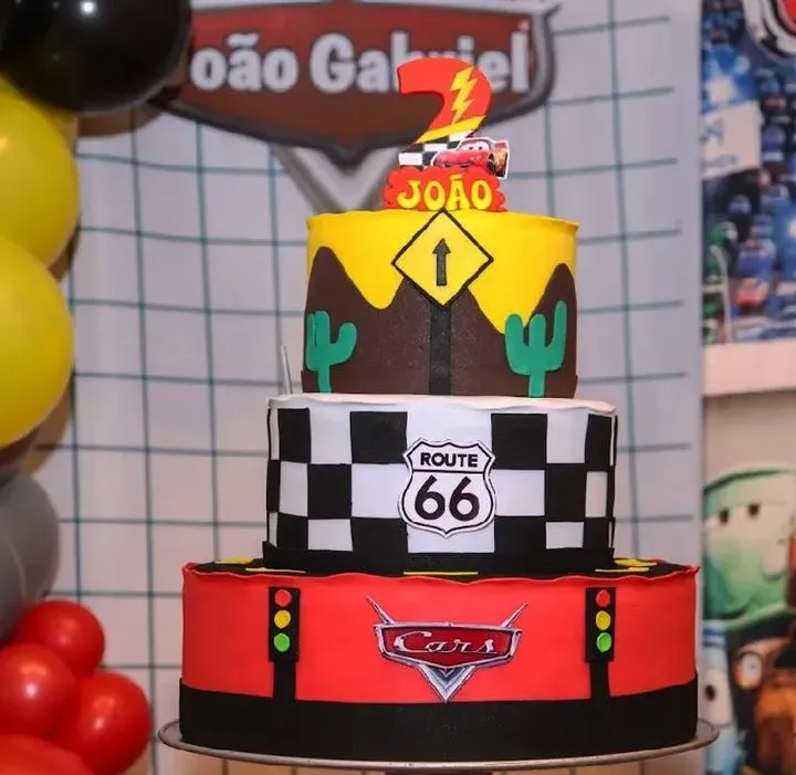Bolo Cenográfico Cars - Tema Aniversário