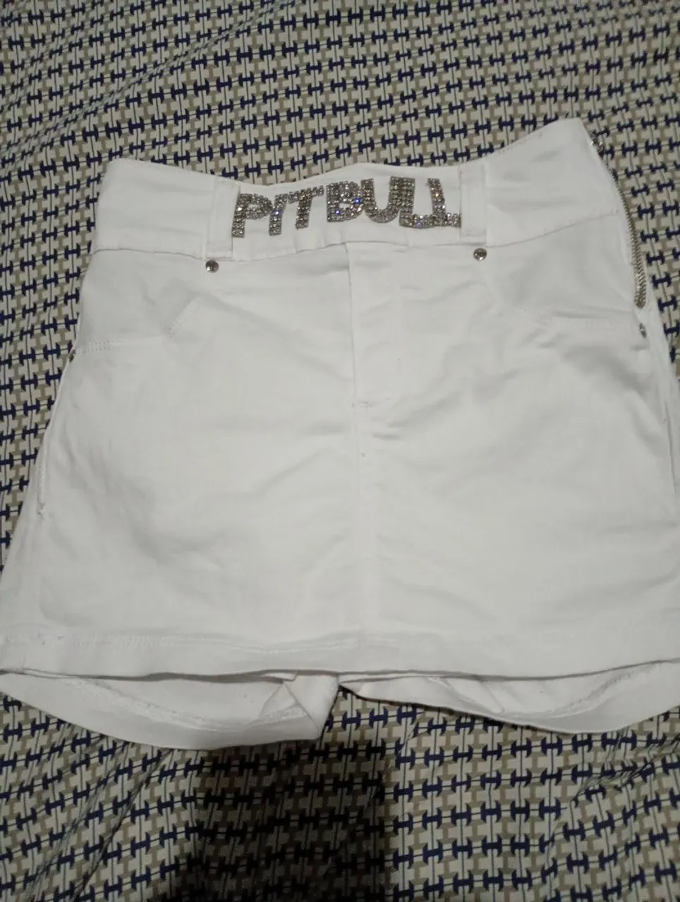 Shorts Saia Branca Pitbull n°36 com Detalhes e bermuda n°40 