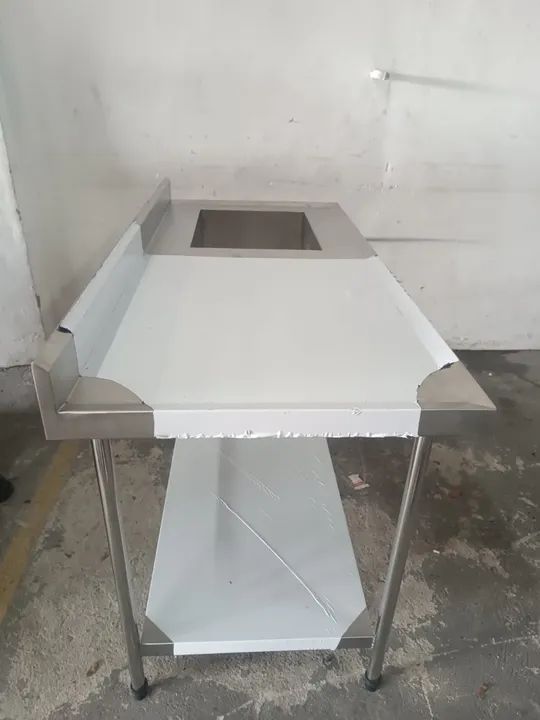 Mesa de trabalho em aço inox com pia - Foto 5