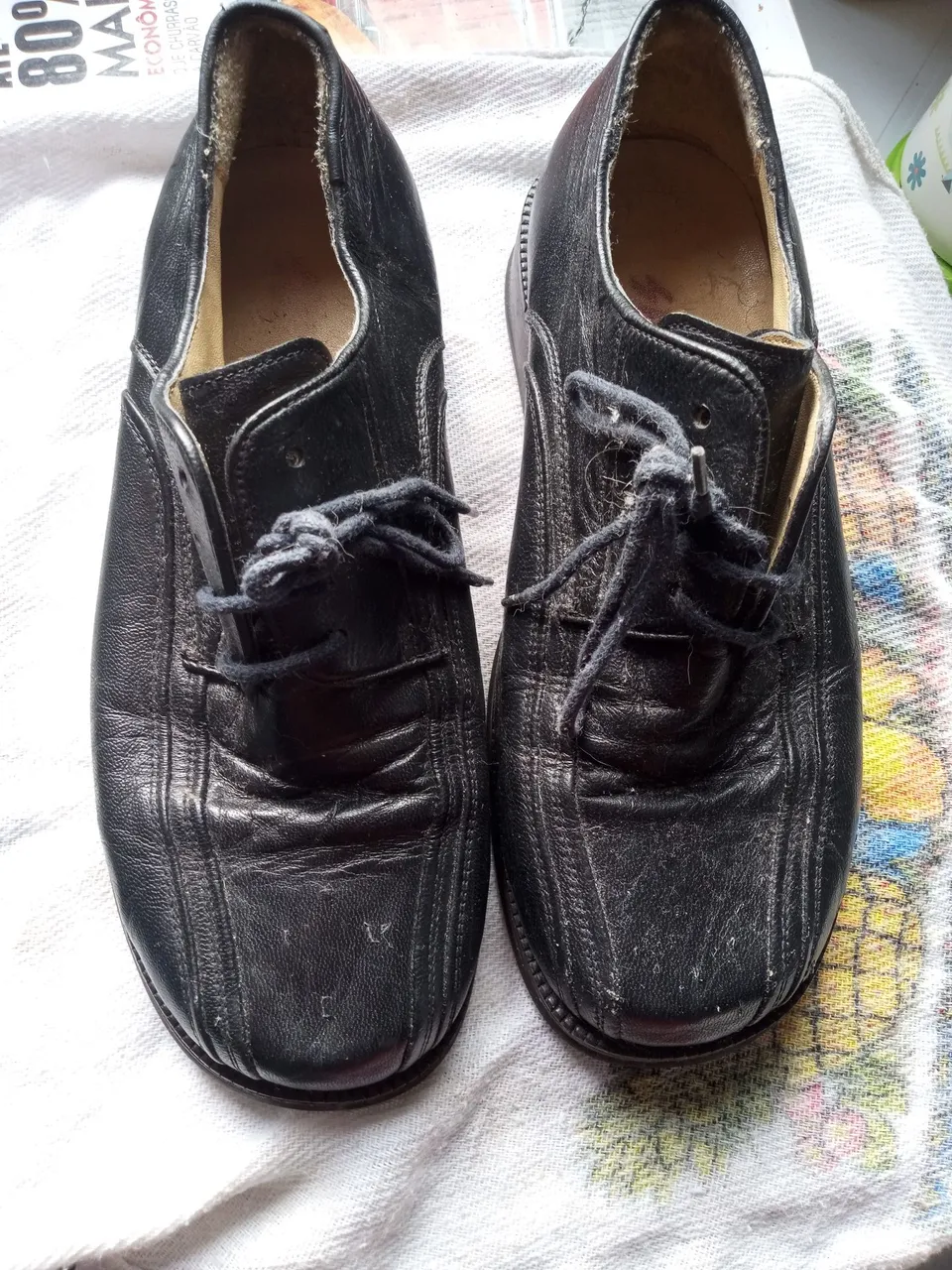 Sapatos de Couro Preto Clássicos