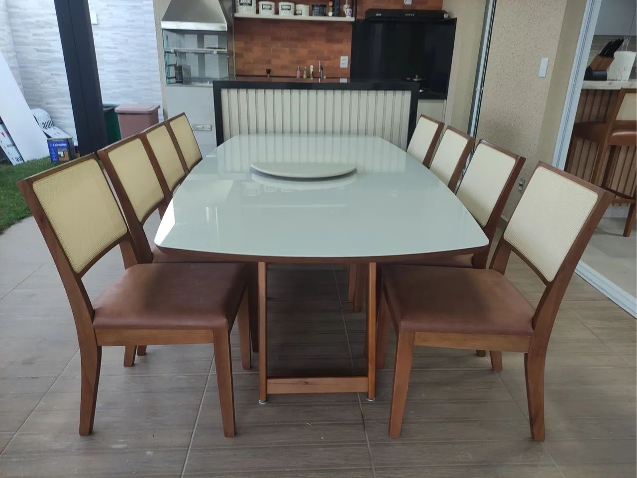Mesa de Jantar Elegante com 8 Cadeiras de madeira 