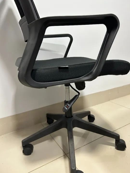 Cadeira de escritório Office Martinelli Preta - Produto Novo - Goiânia - Foto 2