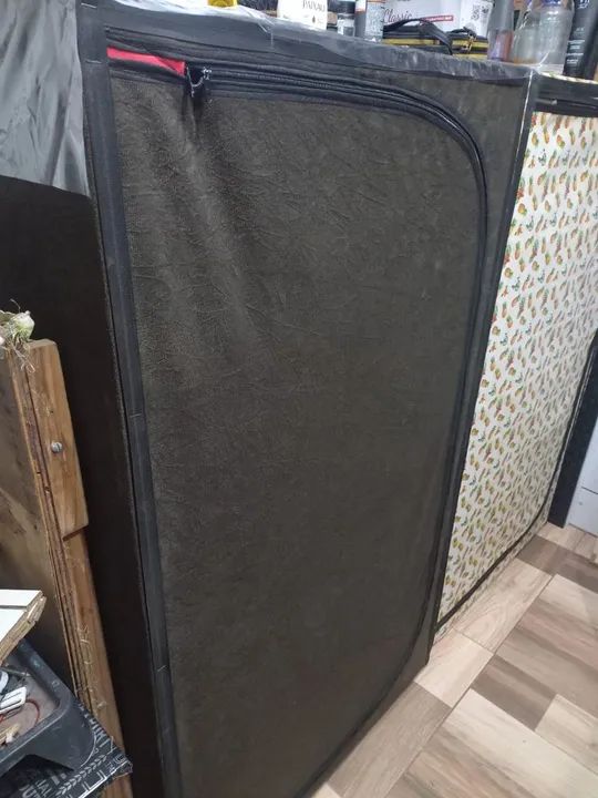 Sapateira  de tecido com estampa de abacaxi e uma marrom  - Foto 2